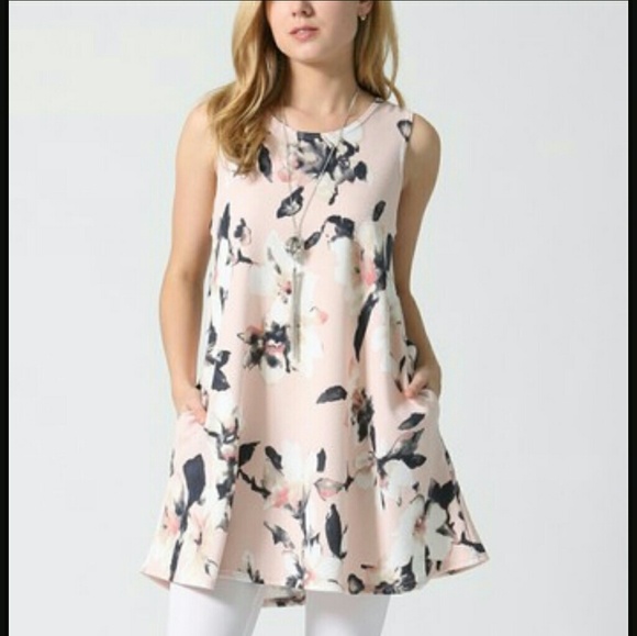 42 Pops Tops - NWOT, Swing Tunic With Pockets, Small